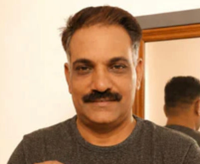 Muskan and other customers
